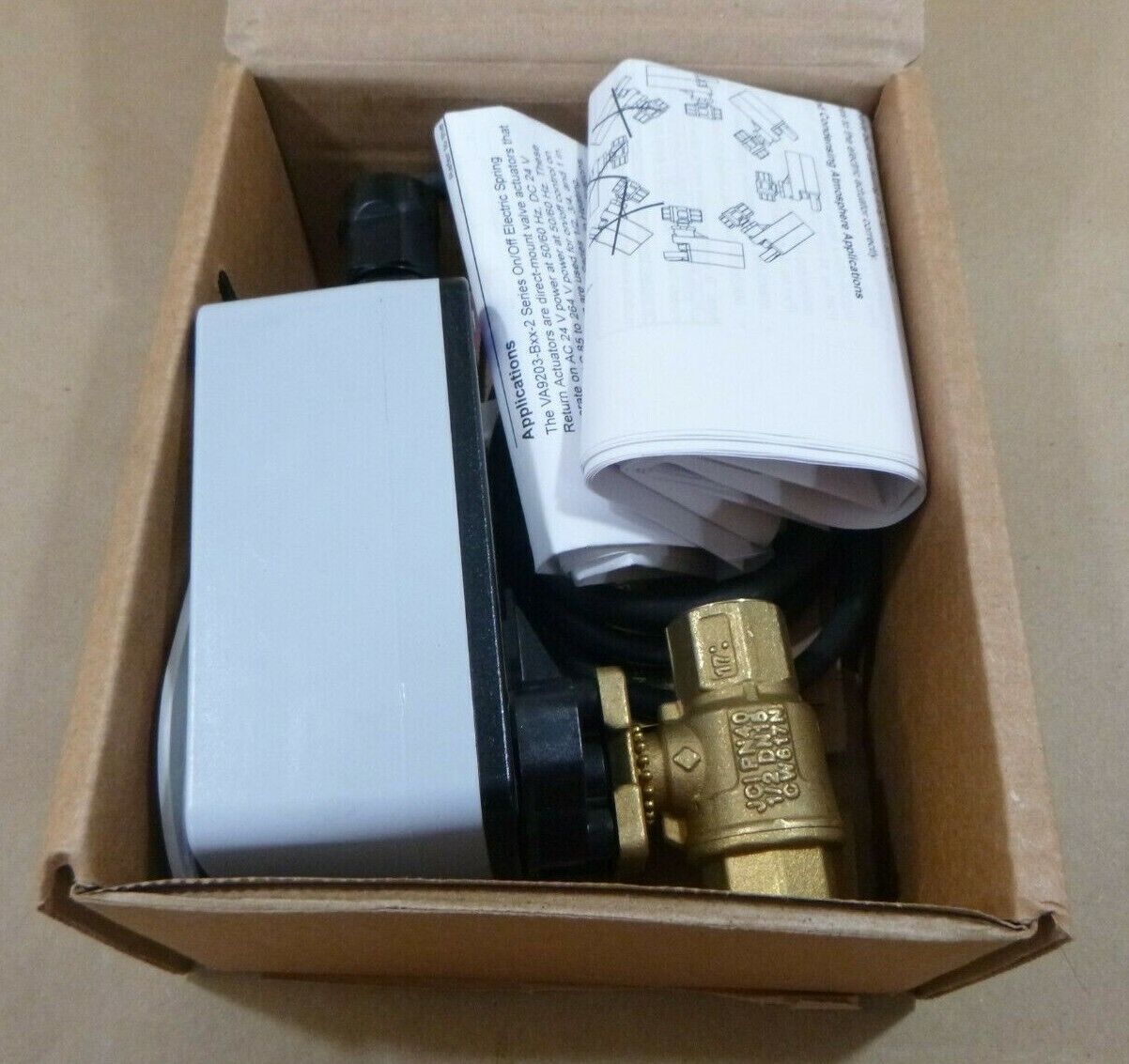 JOHNSON CONTROL VG1241AF+943BGA 1/2" NPT 2-WAY BRASS VALVE W/ ACTUATOR | Industrial MRO Replacement Parts, Manufacturing Machine Parts & Components, Heavy Equipment Parts Supplier