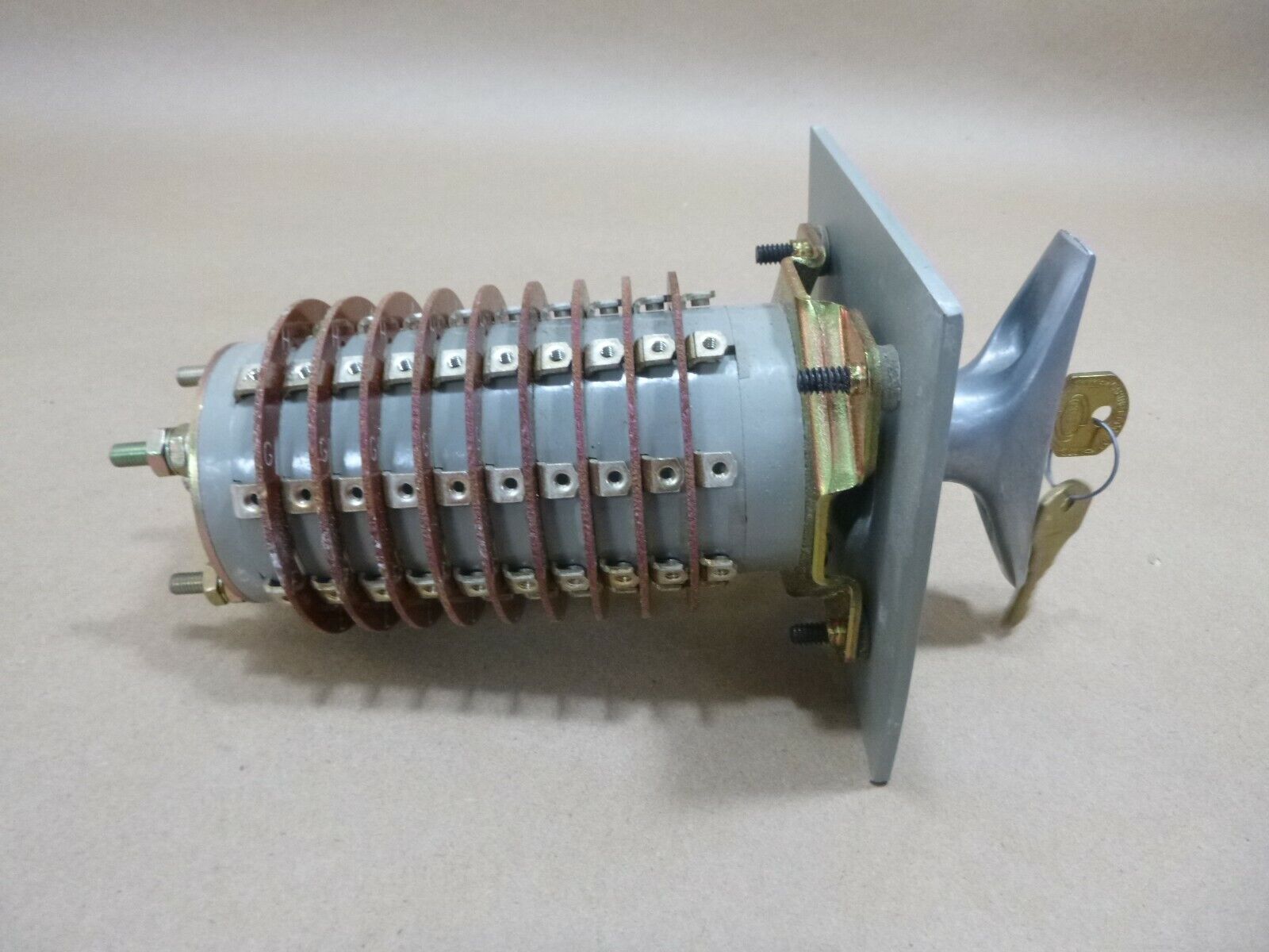 ELECTRO SWITCH 61210LA ROTARY SWITCH NAVAL 125VAC 10A 2-POS KEY 5930-00-279-3568 | Electrical MRO Replacement Parts & Components and Commercial Electrical Supplies Company