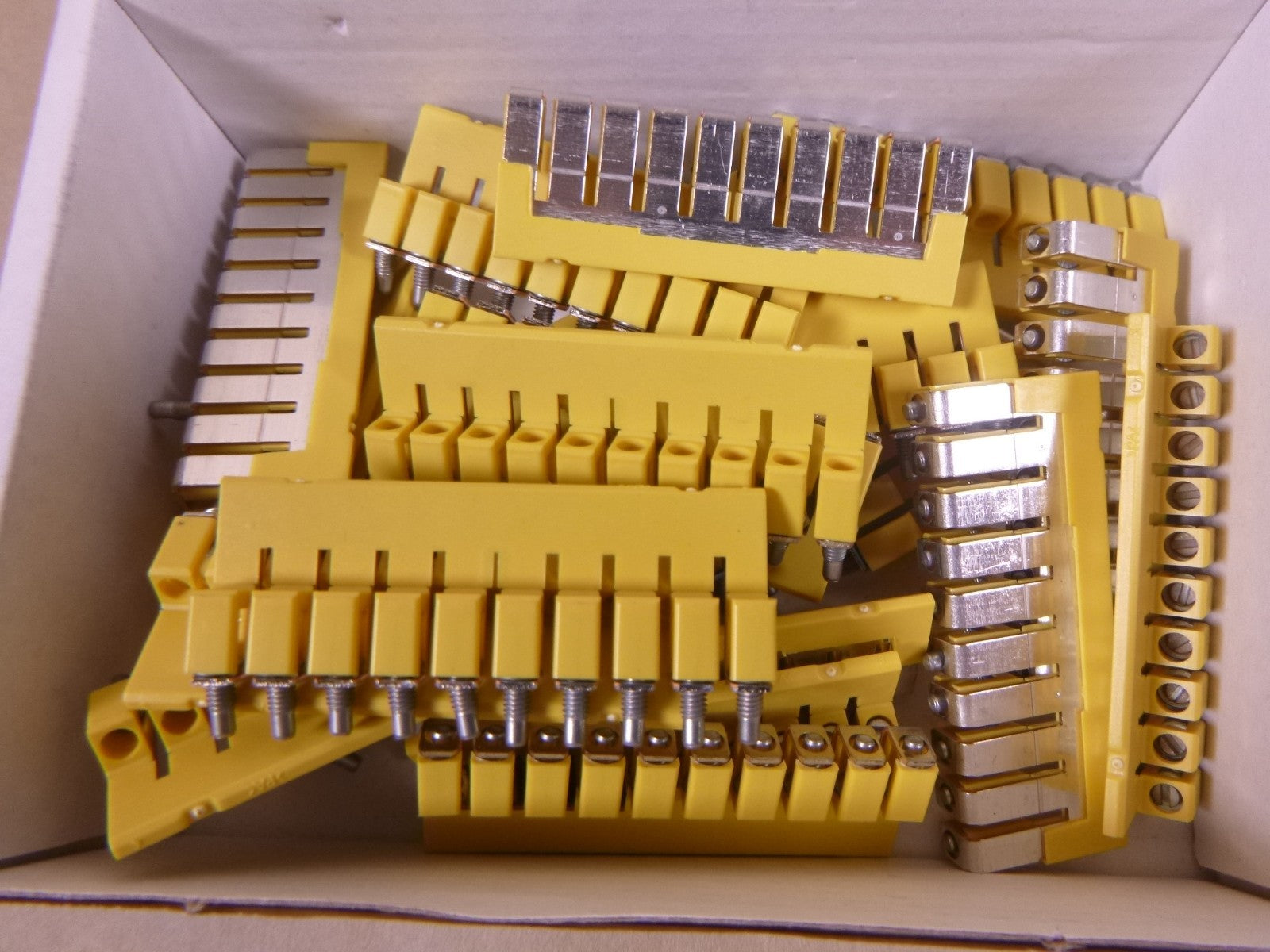 (Lot Of 45) Allen-Bradley 1492-CJJ5-10 Series A Center Jumper Connectors 1492