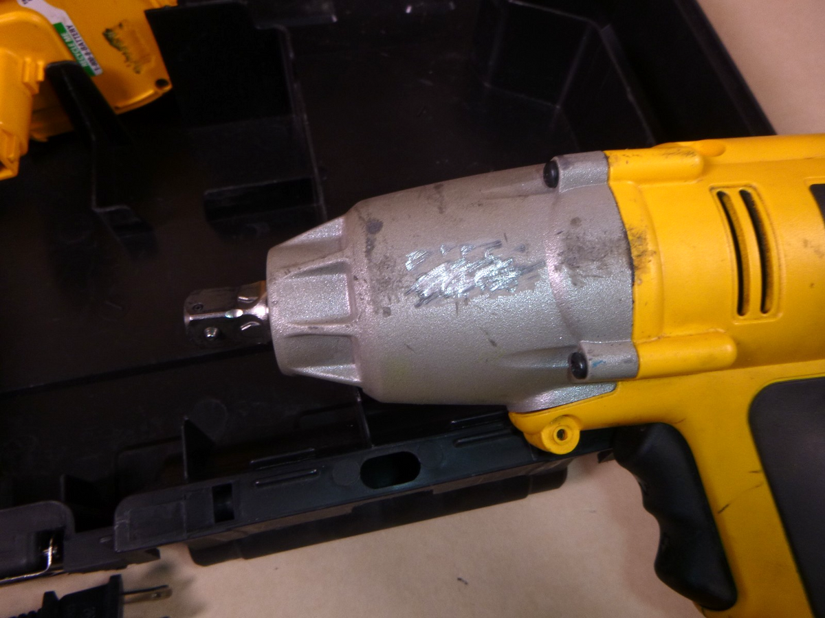 DeWalt 18V 1/2in. Cordless Impact Wrench Kit (DW059) W/ 2 Batteries & Charger