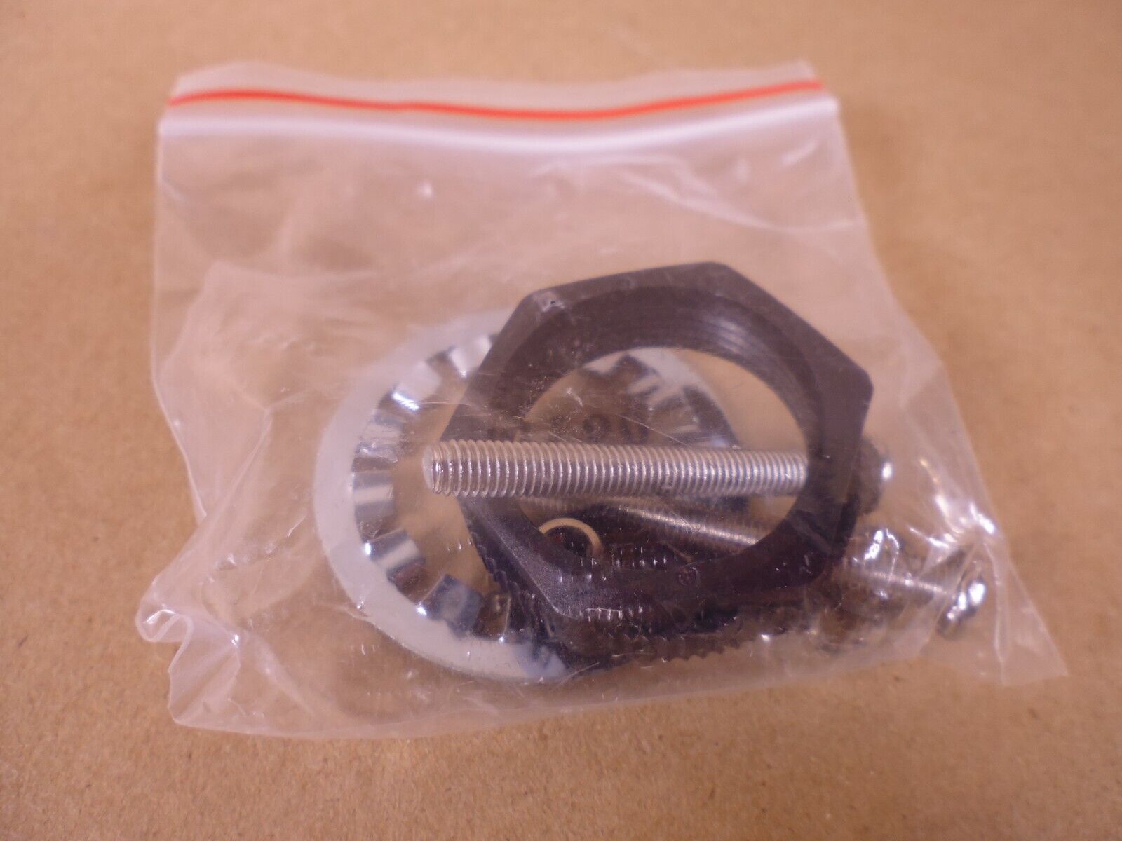 NEW Banner 25947 Photoelectric Sensor SMA91E W/30 / SMA91EW30 VALU-BEAM | Electrical MRO Replacement Parts & Components and Commercial Electrical Supplies Company