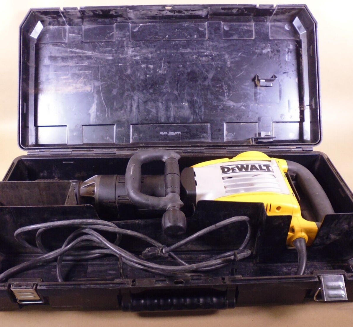 Dewalt D25940 Demolition Breaker Hammer 1620BPM 15A 120VAC w/ Case | Industrial MRO Tools and Replacement Industrial Equipment Components