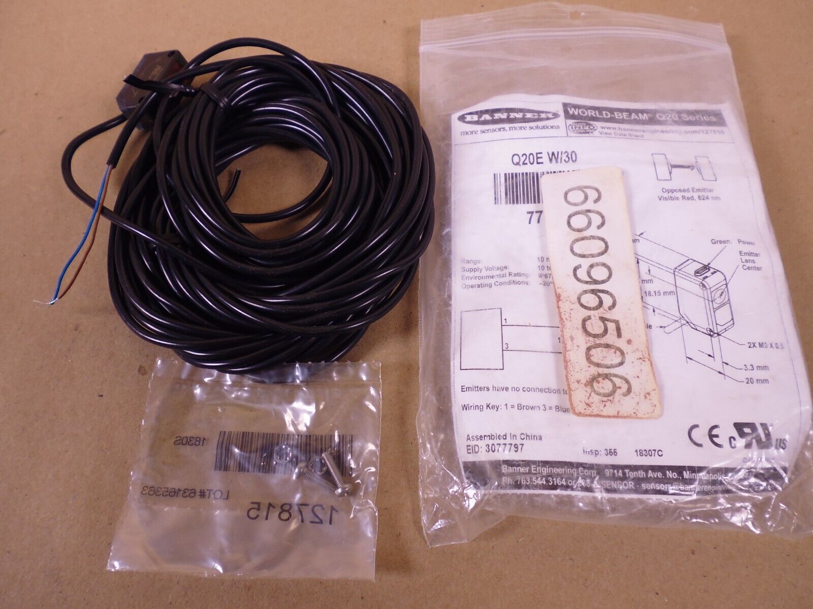 Banner Q20E W/30 Photoelectric Sensor World-Beam Q20 Series 10-30VDC | Industrial MRO Replacement Parts, Manufacturing Machine Parts & Components, Heavy Equipment Parts Supplier
