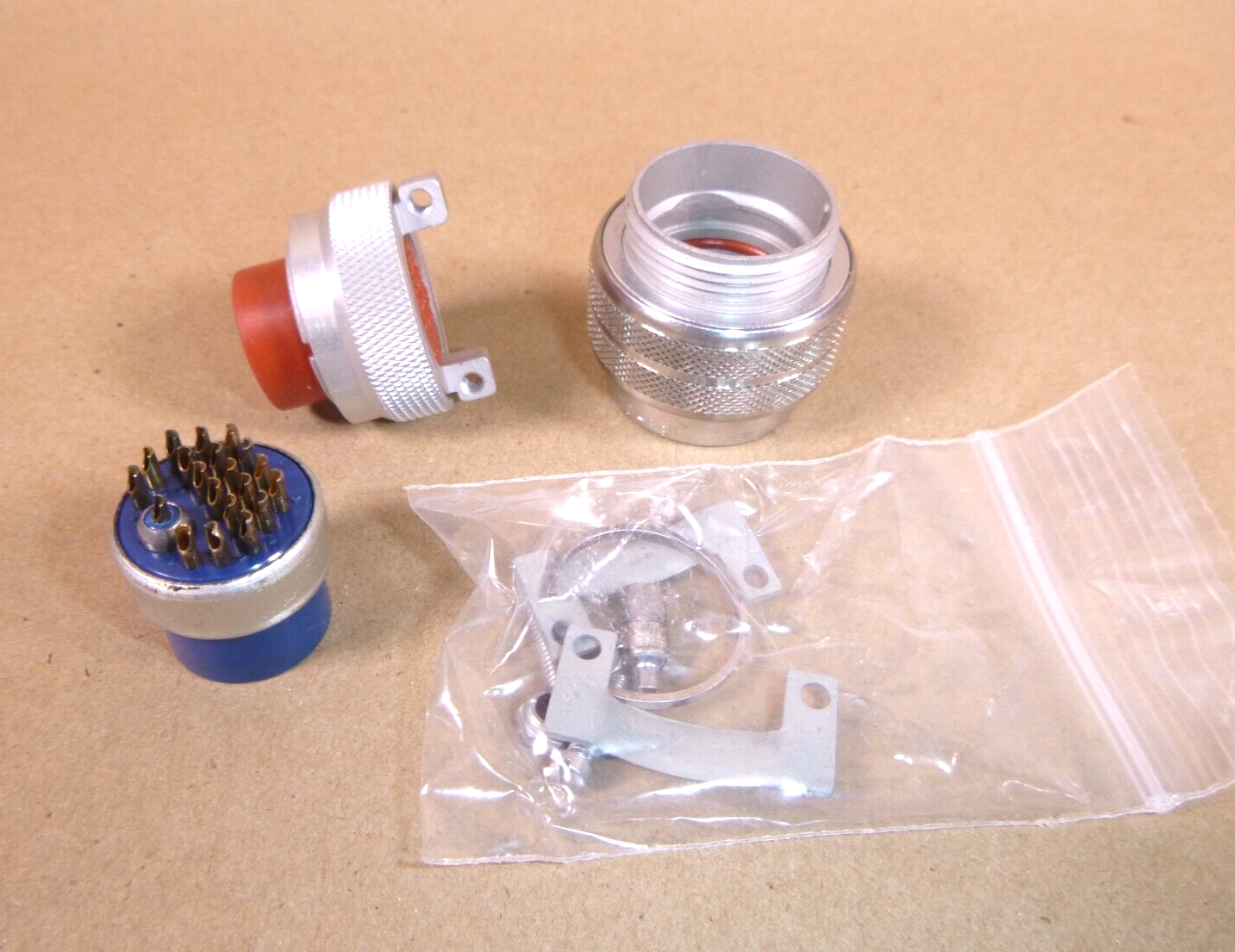 USGI Amphenol Circular Mil Connector 165-62-1017, 5935-01-038-6471 | Electrical MRO Replacement Parts & Components and Commercial Electrical Supplies Company