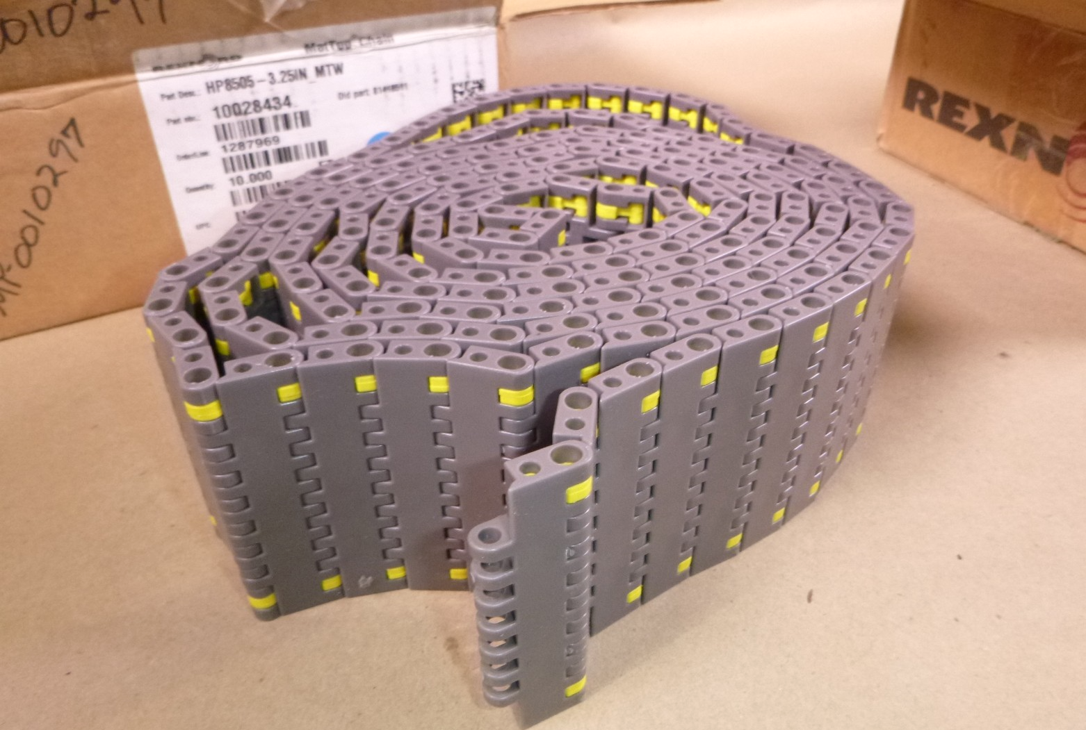 Rexnord HP8505 3.25 Inch Wide Molded-To-Width MatTop Chain 81418511 (19&