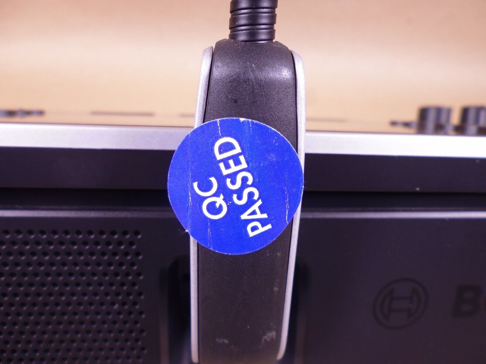 Bosch DCNM-IDESK DICENTIS Interpreter Desk Single-User w/ Mic & Cord | Electrical MRO Replacement Parts & Components and Commercial Electrical Supplies Company
