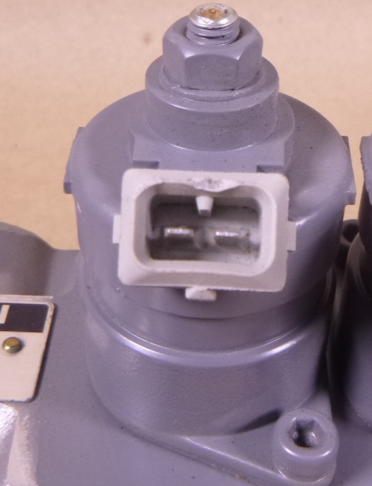OEM Hitachi 4396760 Solenoid Valve 9218255 For John Deere 330LCR AT250108 *MINOR CHIP* | Industrial Tractor Parts Supplier and Surplus Tractor Parts & Accessories