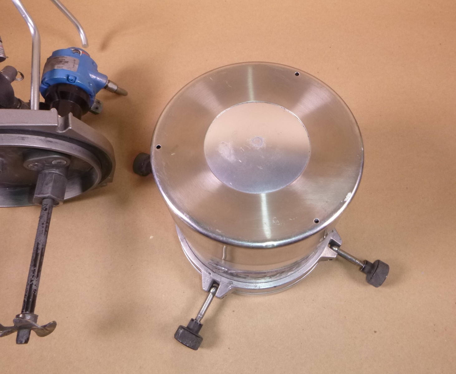 USED Binks SG2 Plus Pressure Cup With Gast Rotary Agitator 2 Quart Model 80-651 | Industrial MRO Replacement Parts, Manufacturing Machine Parts & Components, Heavy Equipment Parts Supplier