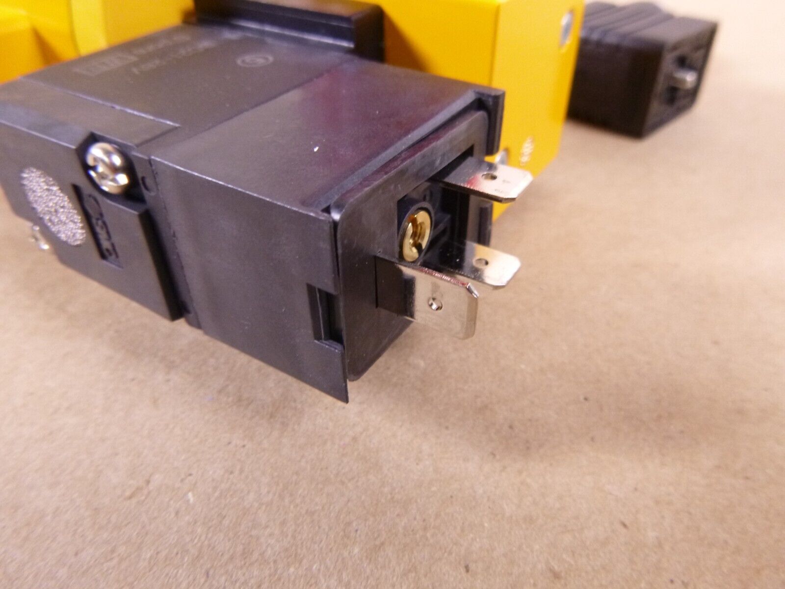 SMC Pneumatics AVL3000-03-5DZM Valve, Soft Start With Lock Out 3/8" Port 24 VDC