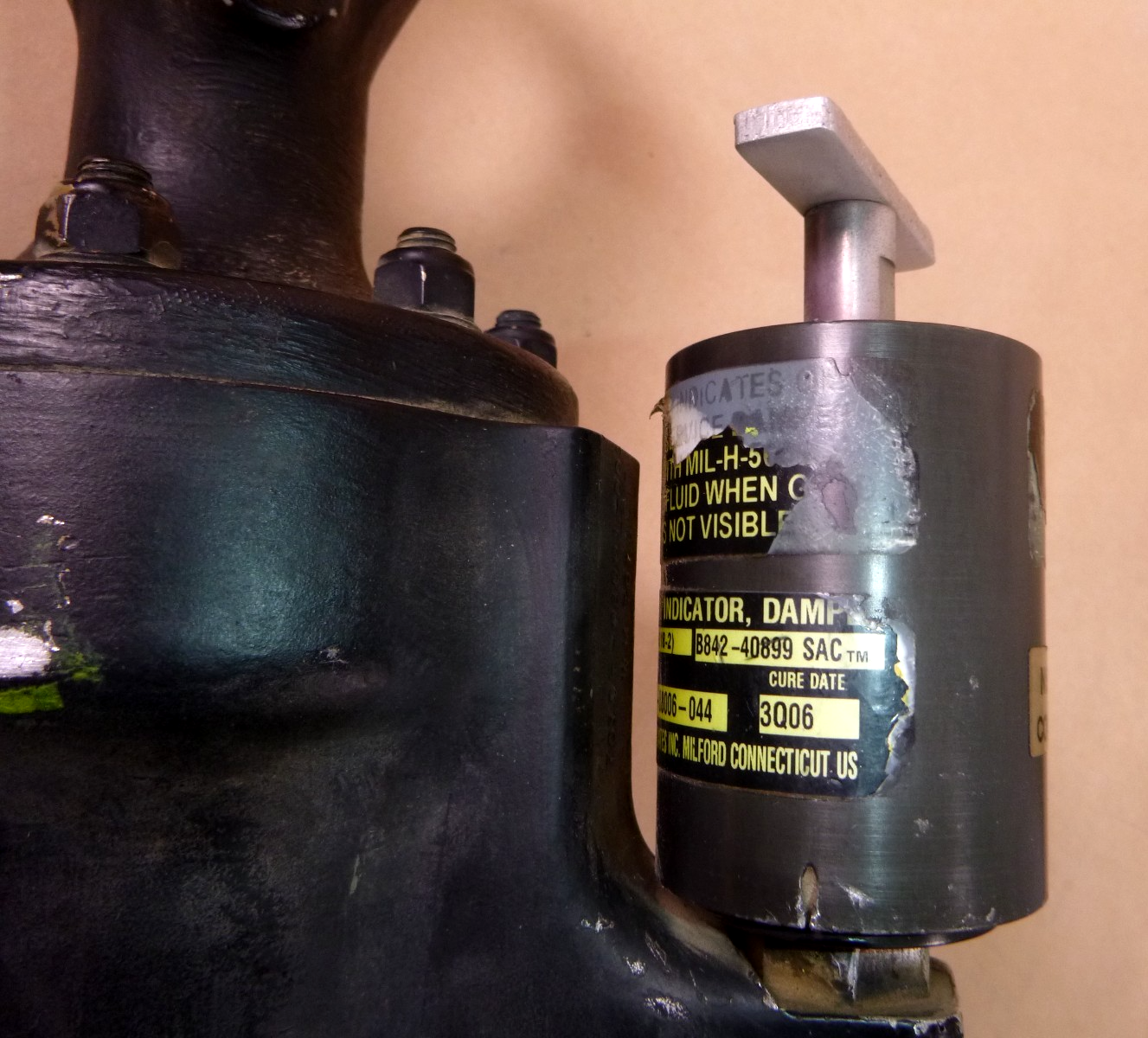 70106-08100-046 Sikorsky Aircraft Damper Flutter Assy (For Parts Not Working)