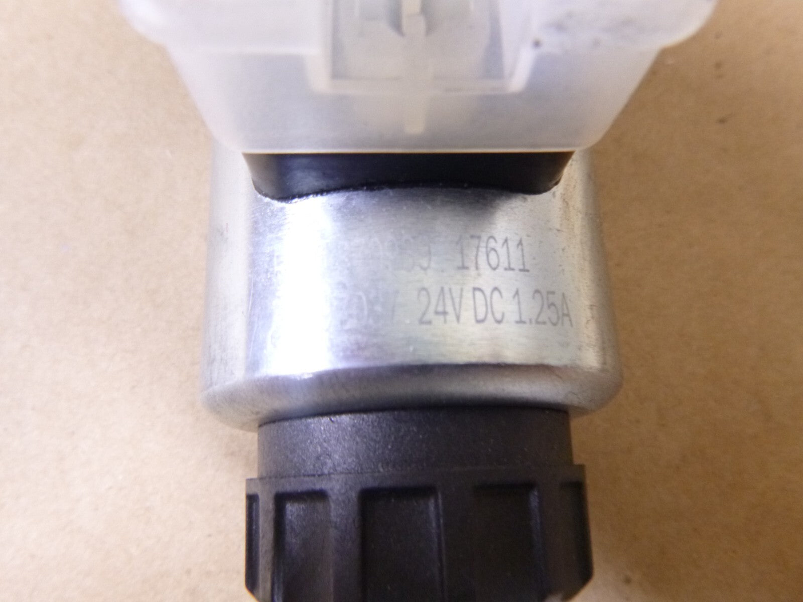 New Rexroth Hydraulics R900948650, 4WE6J73-6X/EG24N9K4/A12B08 Spool Valve 24 Vdc | Electrical MRO Replacement Parts & Components and Commercial Electrical Supplies Company