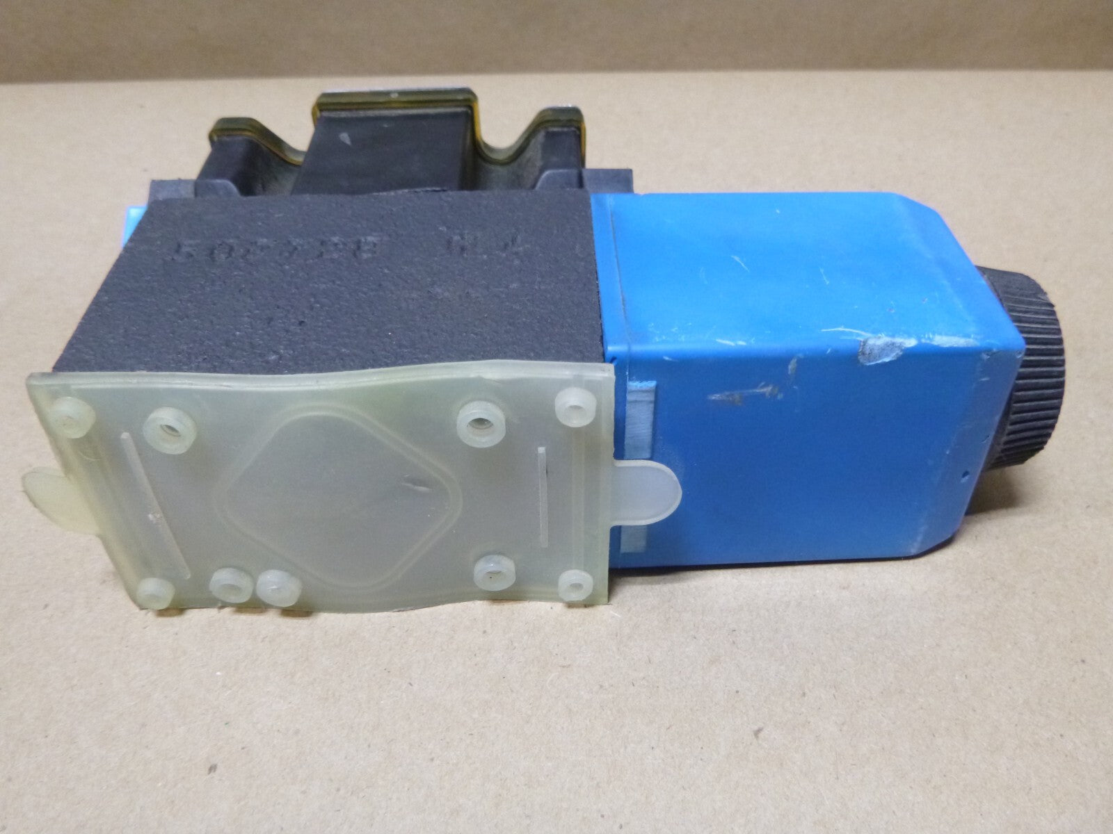 EATON VICKERS Hydraulic Throttle Valve, 4 Way, 24VDC, 2 GPM, 5000 Psi, 02-135168 | Industrial MRO Replacement Parts, Manufacturing Machine Parts & Components, Heavy Equipment Parts Supplier