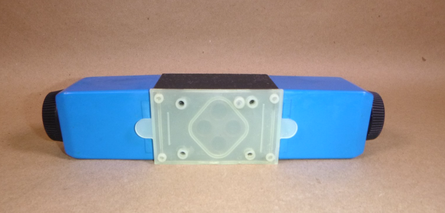 DG4V-3S-8C-VM-U-H5-61 Vickers Directional Control Valve 24 Vdc 100 Bar 1450 Psi