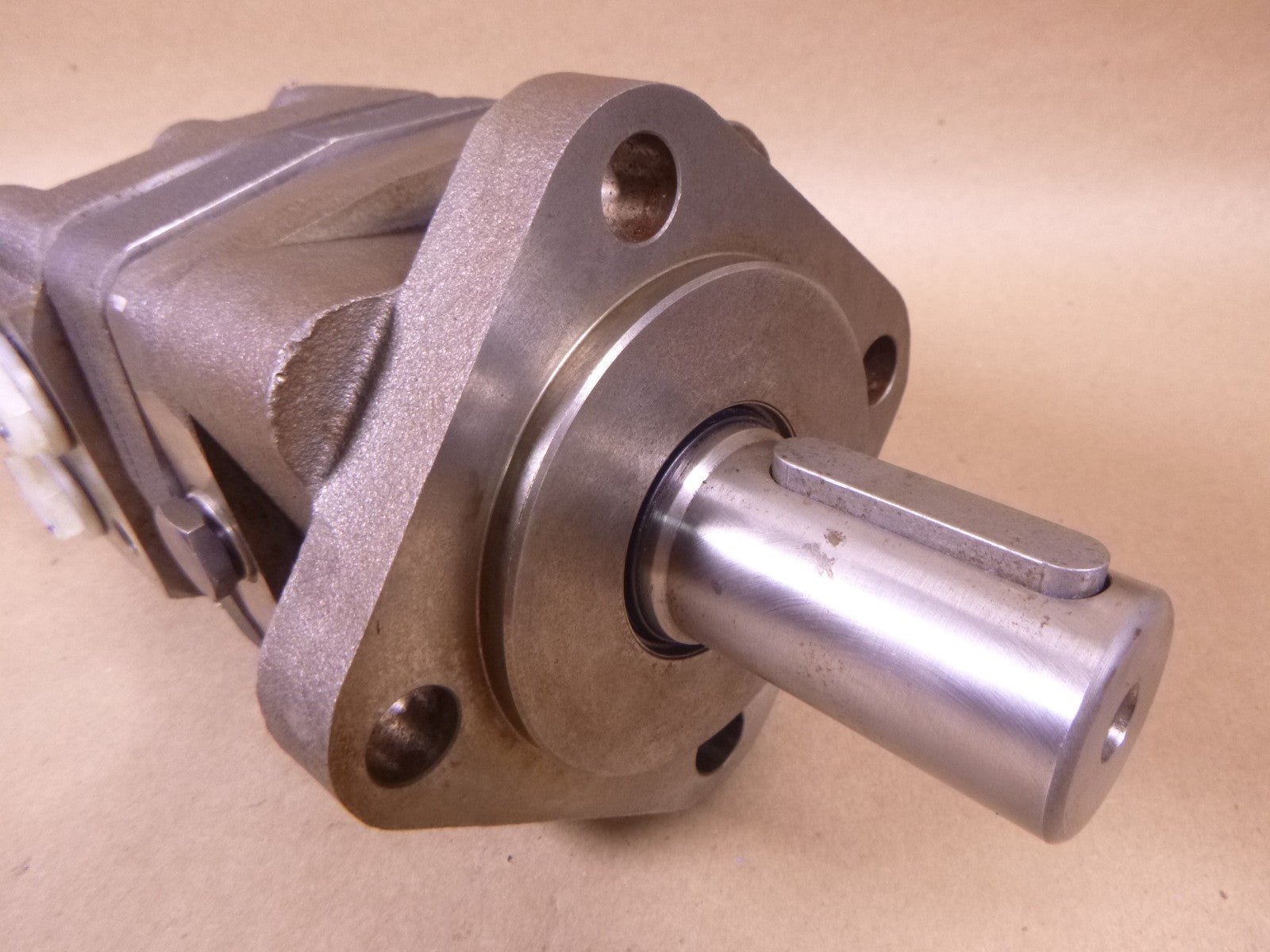 White Danfoss Hydraulic Motor OMS80 151F0500 OMS Series Orbital 4-Hole 32mm | Industrial Electric Motors, Pumps & Parts
