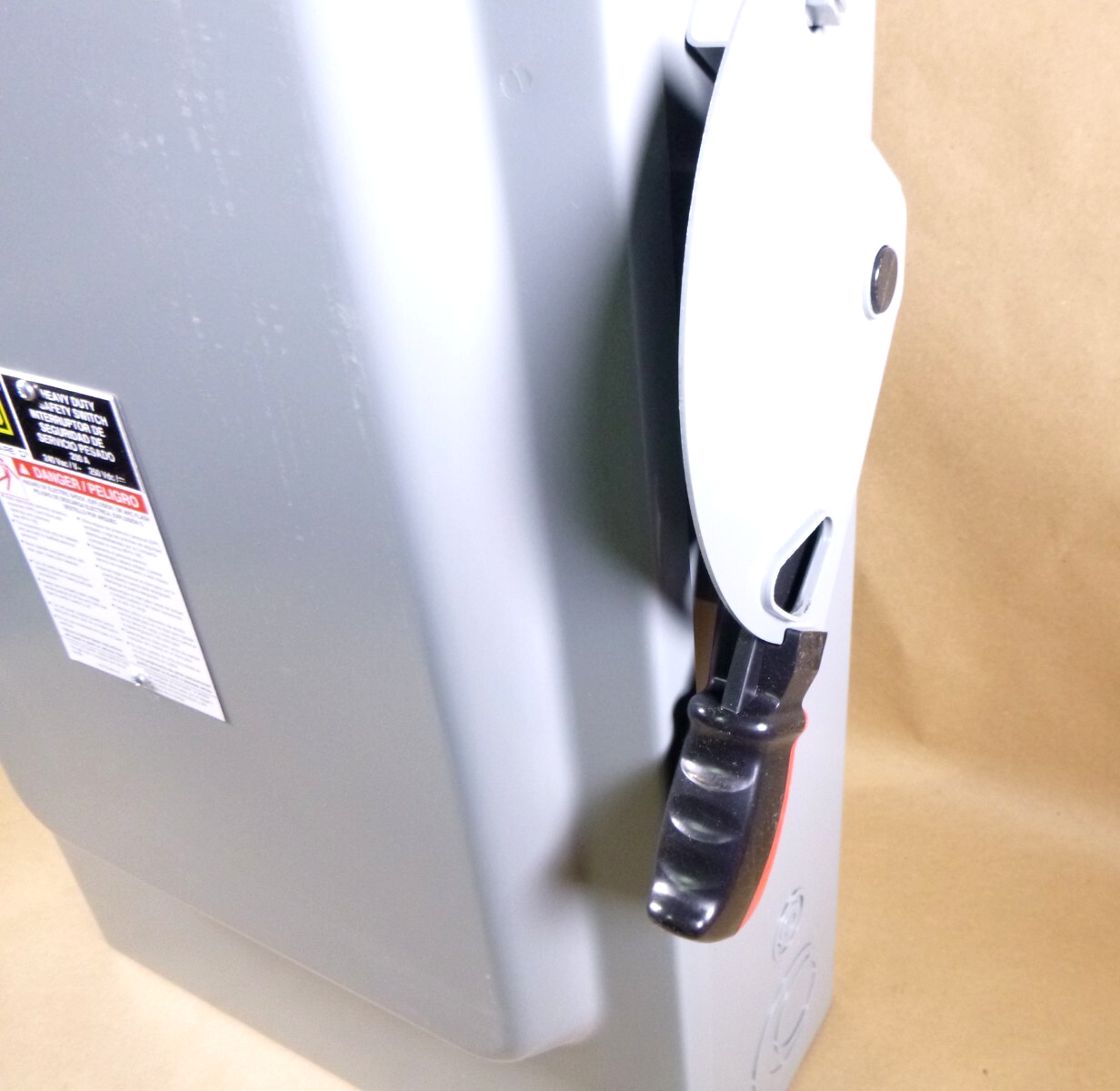 H224N Square D Fusible Safety Switch 200A, 3 Wire, 2 Pole, 1 Neutral, 240VAC | Electrical MRO Replacement Parts & Components and Commercial Electrical Supplies Company