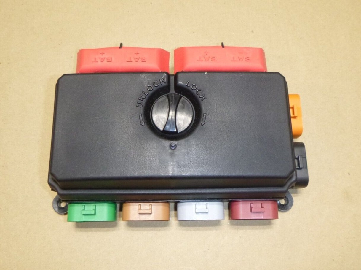 Eaton Series 32000 DVEC (Dual vehicle electrical center) 24V Power Distribution | Electrical MRO Replacement Parts & Components and Commercial Electrical Supplies Company