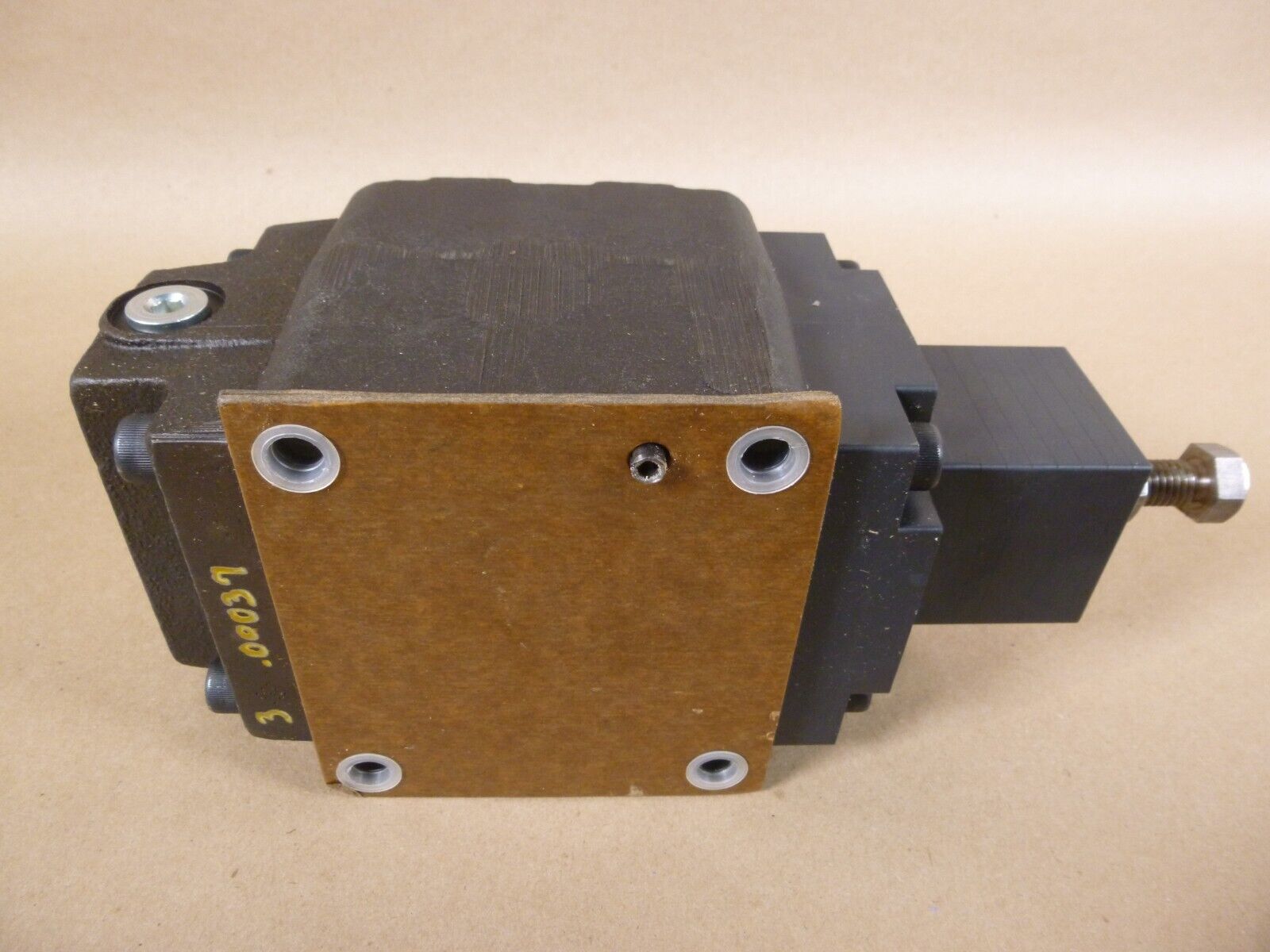 Eaton Vickers RG-10-A3-30 Manual Pressure Control Valve 80 - 250 Psi, RG10A330 | Industrial MRO Replacement Parts, Manufacturing Machine Parts & Components, Heavy Equipment Parts Supplier