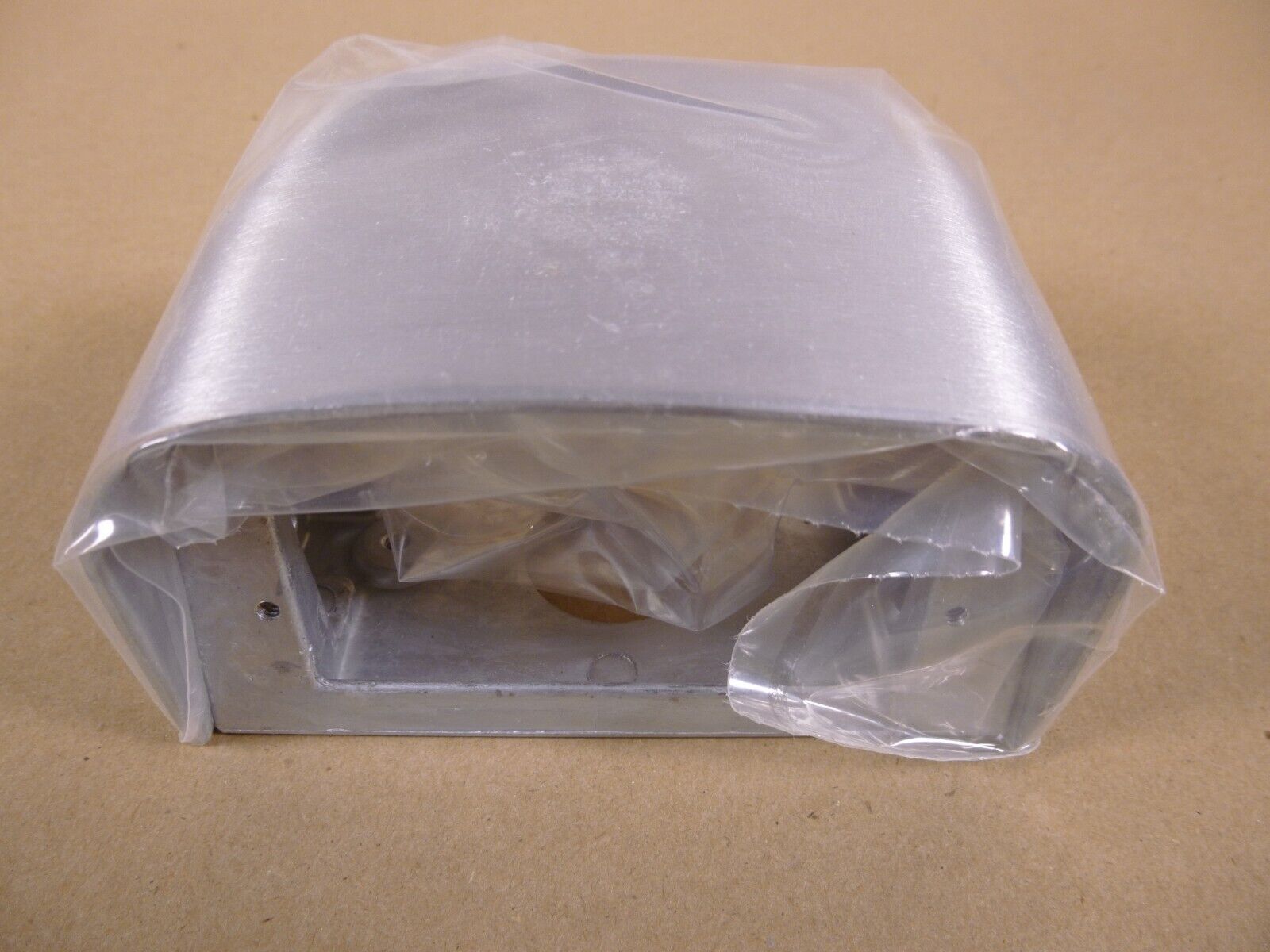 Hubbell SC3098 Lo-Con Service Fitting Aluminum Housing 3/4 inch Nipple Included | Electrical MRO Replacement Parts & Components and Commercial Electrical Supplies Company