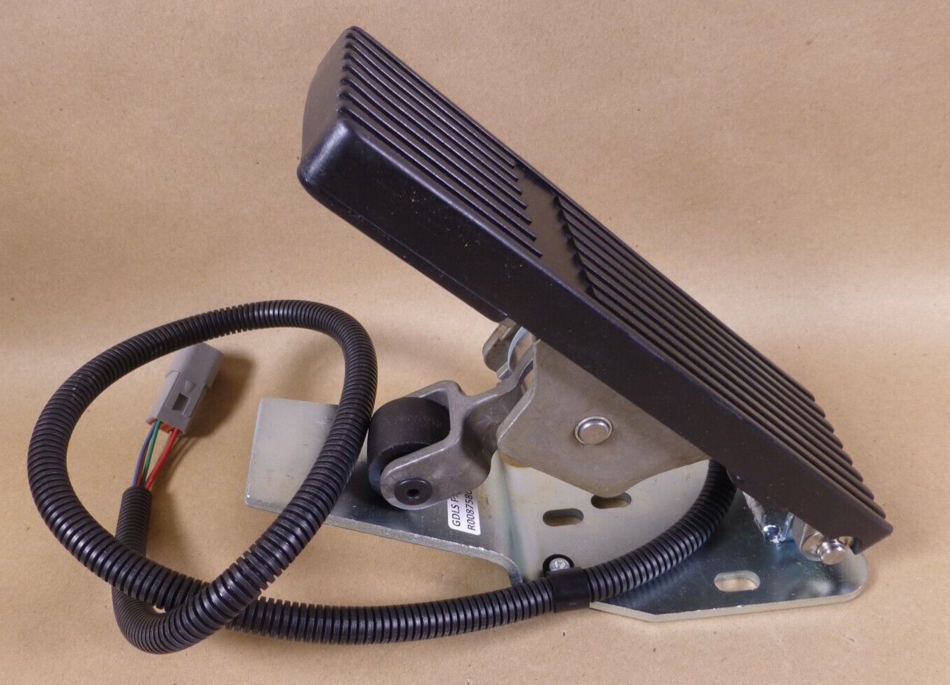 NEW OEM Detroit Diesel 3500972C91 Pedal Fits International R0087580 | Replacement Truck Parts, Trailer Accessories, Automobile Supplies, Car Parts & Accessories