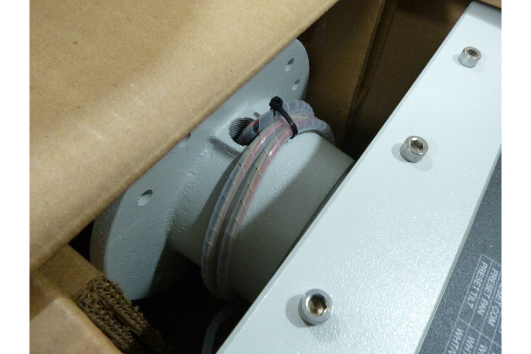 New Pelco PT1260EX Explosion-Proof Outdoor Pan/Tilt 120VAC PT1260EX/PP, U.S.A. | Electrical MRO Replacement Parts & Components and Commercial Electrical Supplies Company