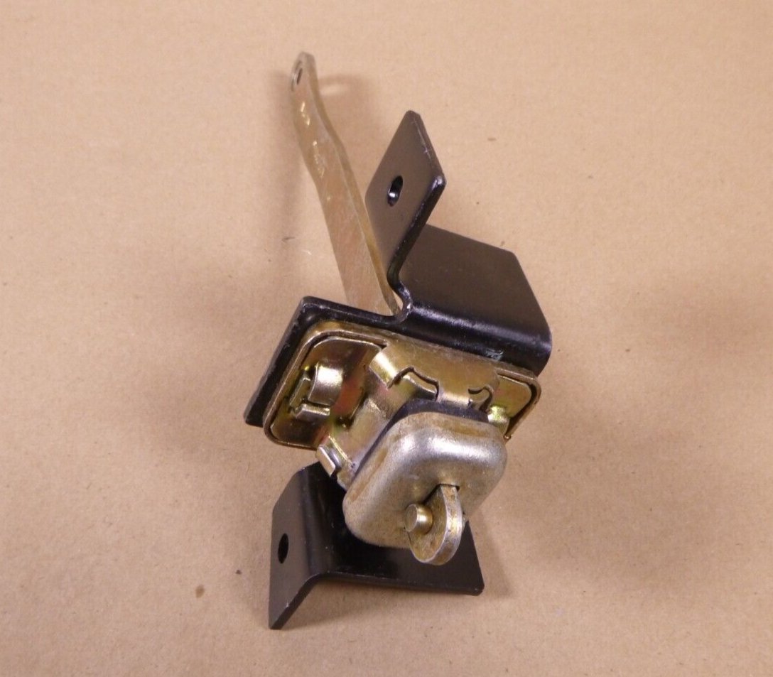 Passenger Side Door Check Bracket Freightliner A18-24221-000, MBenz A007200016 | Replacement Truck Parts, Trailer Accessories, Automobile Supplies, Car Parts & Accessories