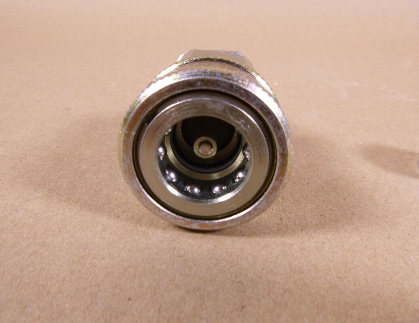 SNAP-TITE VHC8-8EM Coupler Body 3/4-16 jic 1/2 Inch Body - Steel - 4000 Psi | Industrial MRO Replacement Parts, Manufacturing Machine Parts & Components, Heavy Equipment Parts Supplier