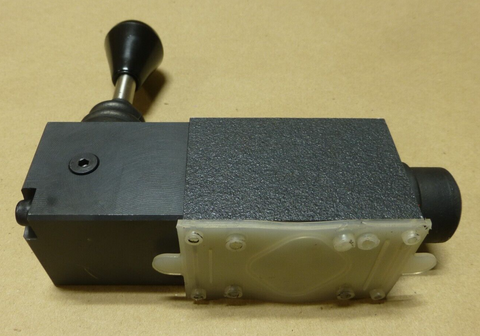 EATON VICKERS USA 02-147979 MANUAL DIRECTIONAL CONTROL VALVE 20GPM DG17V-3-0A-60 | Industrial MRO Replacement Parts, Manufacturing Machine Parts & Components, Heavy Equipment Parts Supplier