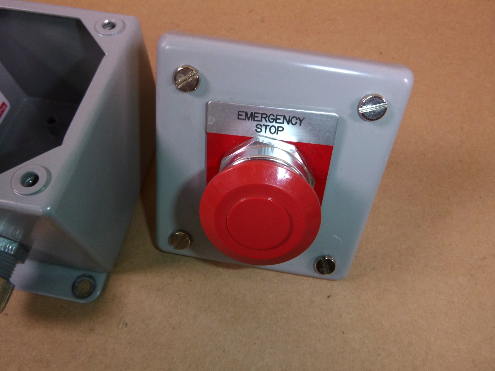 USED Allen-Bradley 800T-FX6D4 Push-Pull Red Pushbutton W/ Hoffman Enclosure E1PB | Electrical MRO Replacement Parts &amp; Components and Commercial Electrical Supplies Company