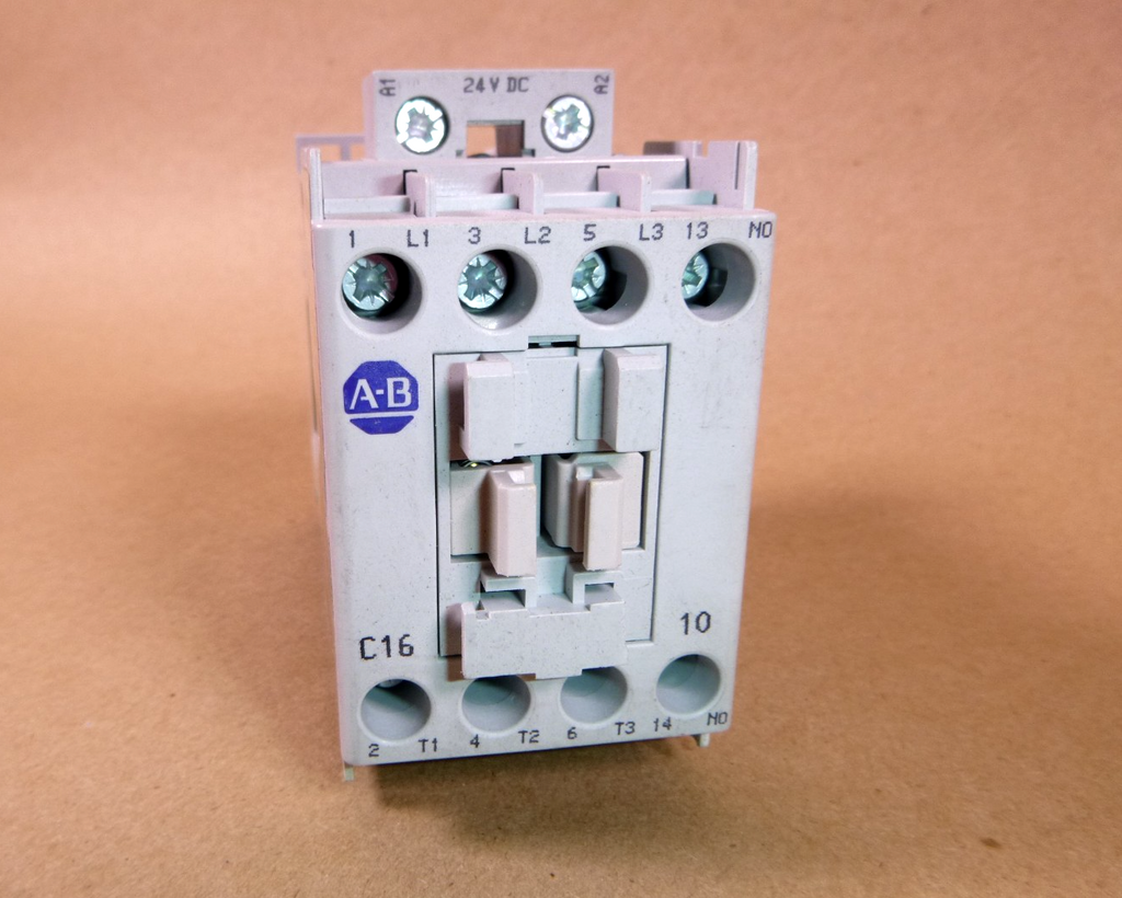 Allen-Bradley 100-C16ZJ10 IEC Contactor, 3-P, 16A, 24VDC Coil 100C16ZJ10