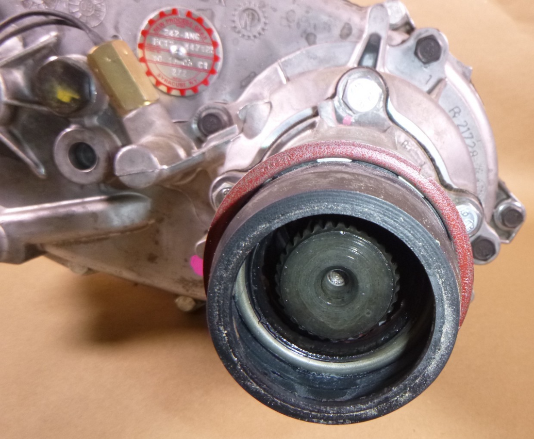 Humvee HMMWV 242 Transfer Case 12447125 , 272 Ratio, 2520-01-409-2512 | Genuine HMMWV Replacement Parts and Military Surplus Humvee Parts &amp; Accessories