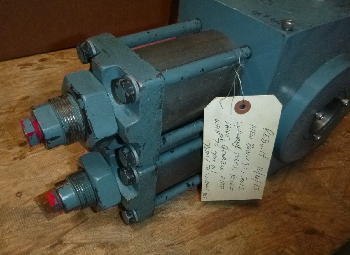 MOOG H133-190-AECQ-ET-MS1-RKH-N Hydraulic Rotary Actuator 2000 Psi 190° Rotation