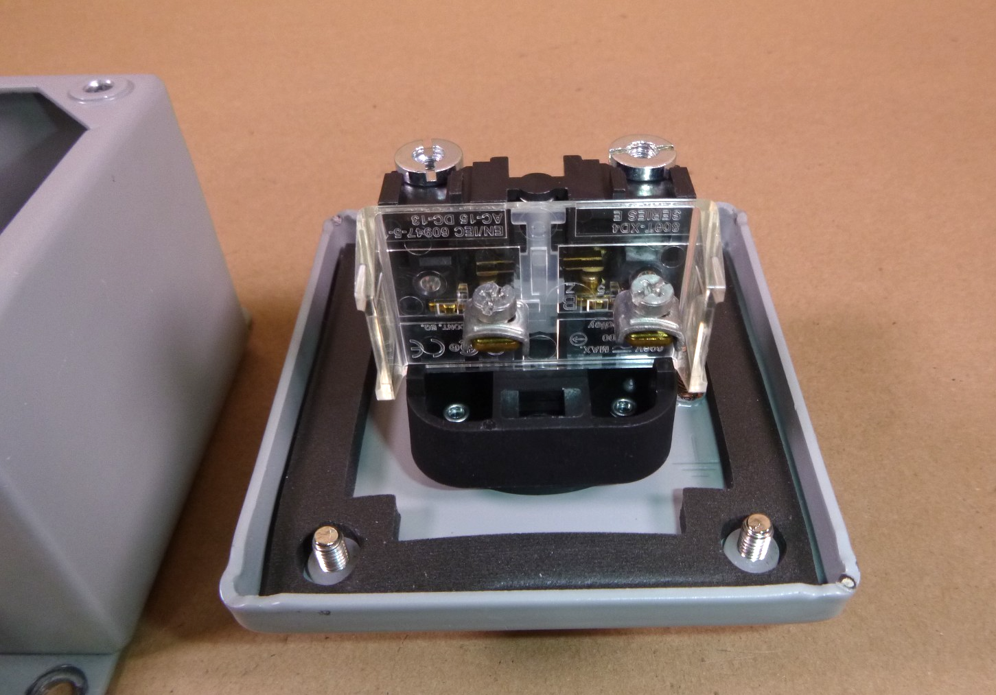 USED Allen-Bradley 800T-FX6D4 Push-Pull Red Pushbutton W/ Hoffman Enclosure E1PB | Electrical MRO Replacement Parts &amp; Components and Commercial Electrical Supplies Company
