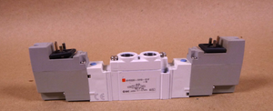 SY5220-5YO-01F-Q, SMC Double Solenoid Valve 24 Vdc Coil, New