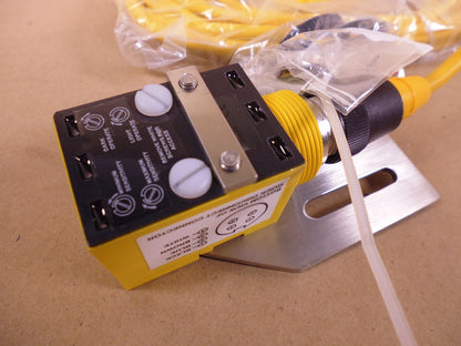 Banner Engineering SM912LVAGQD Valu-Beam Sensor w/ Turck RK 40-6M Cable | Electrical MRO Replacement Parts &amp; Components and Commercial Electrical Supplies Company