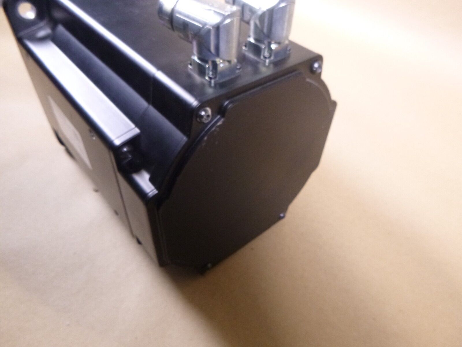 Kollmorgen 640 Vdc Servo Motor AKM74L-ANCN2-00, 5.59 KW (For Parts Not Working) | Industrial Electric Motors, Pumps &amp; Parts