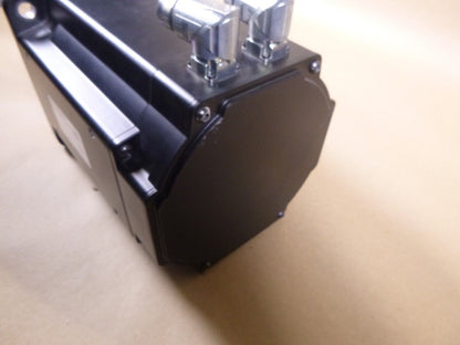 Kollmorgen 640 Vdc Servo Motor AKM74L-ANCN2-00, 5.59 KW (For Parts Not Working) | Industrial Electric Motors, Pumps &amp; Parts