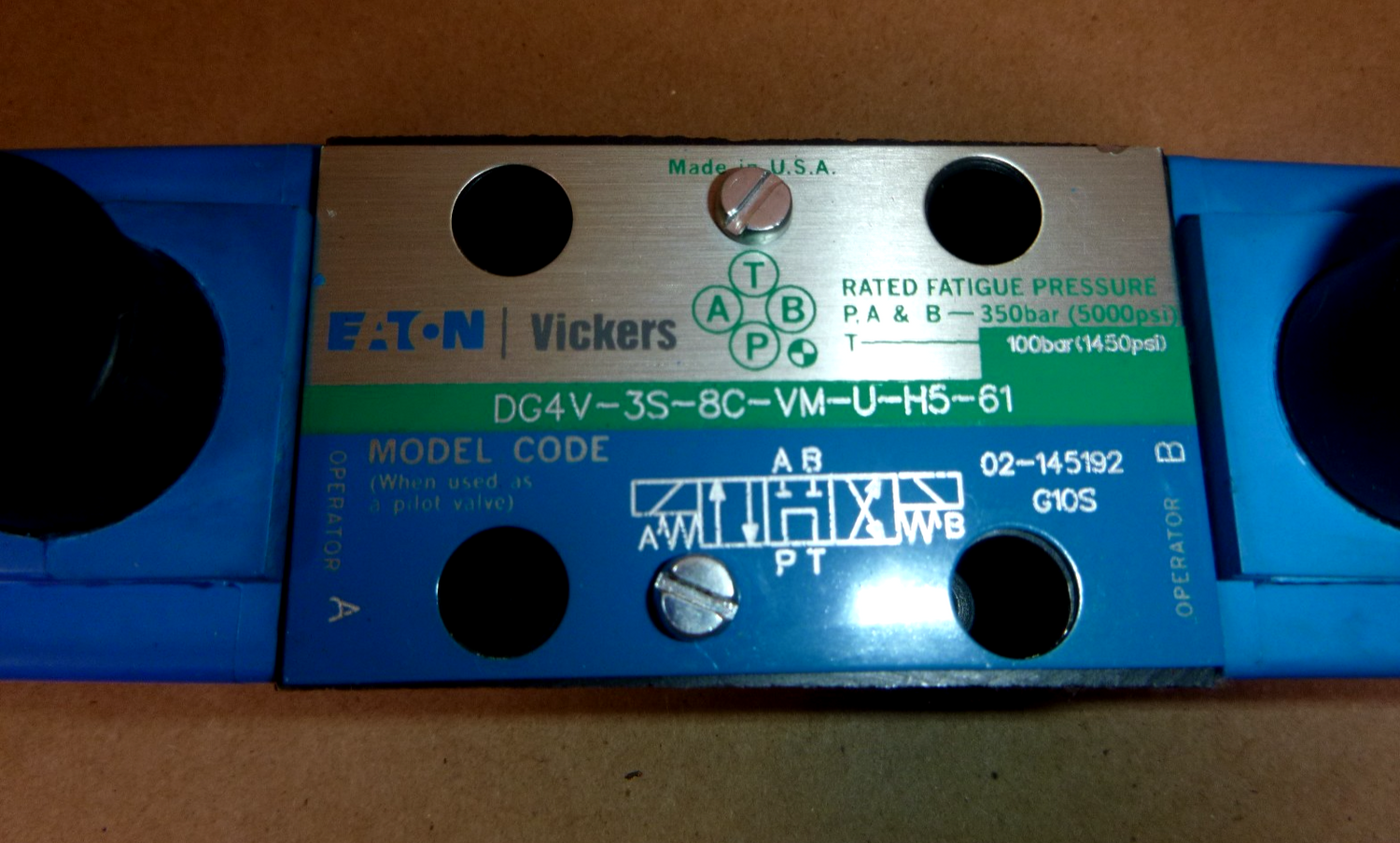 DG4V-3S-8C-VM-U-H5-61 Vickers Directional Control Valve 24 Vdc 100 Bar 1450 Psi
