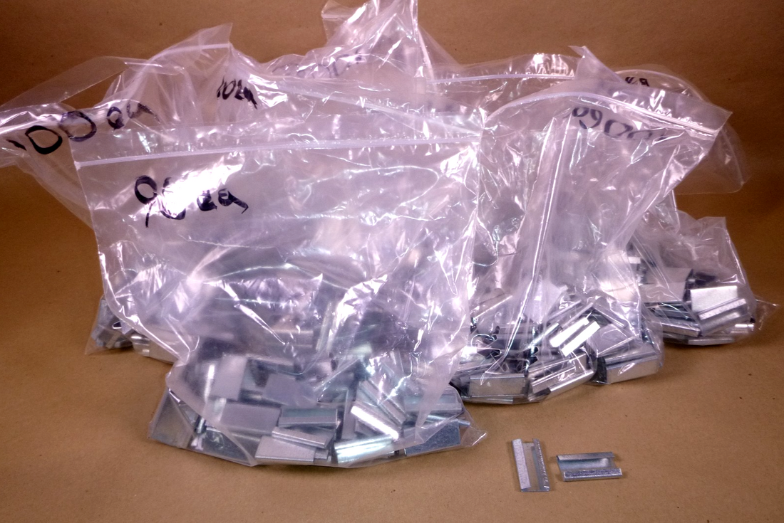 Strapping Clip Seals 3/4" Width x 1-3/4" Length Open Steel for Banding (996 Pcs) | Industrial Replacement Nuts &amp; Bolts Distributor and Machinery Screws &amp; Fasteners Supply