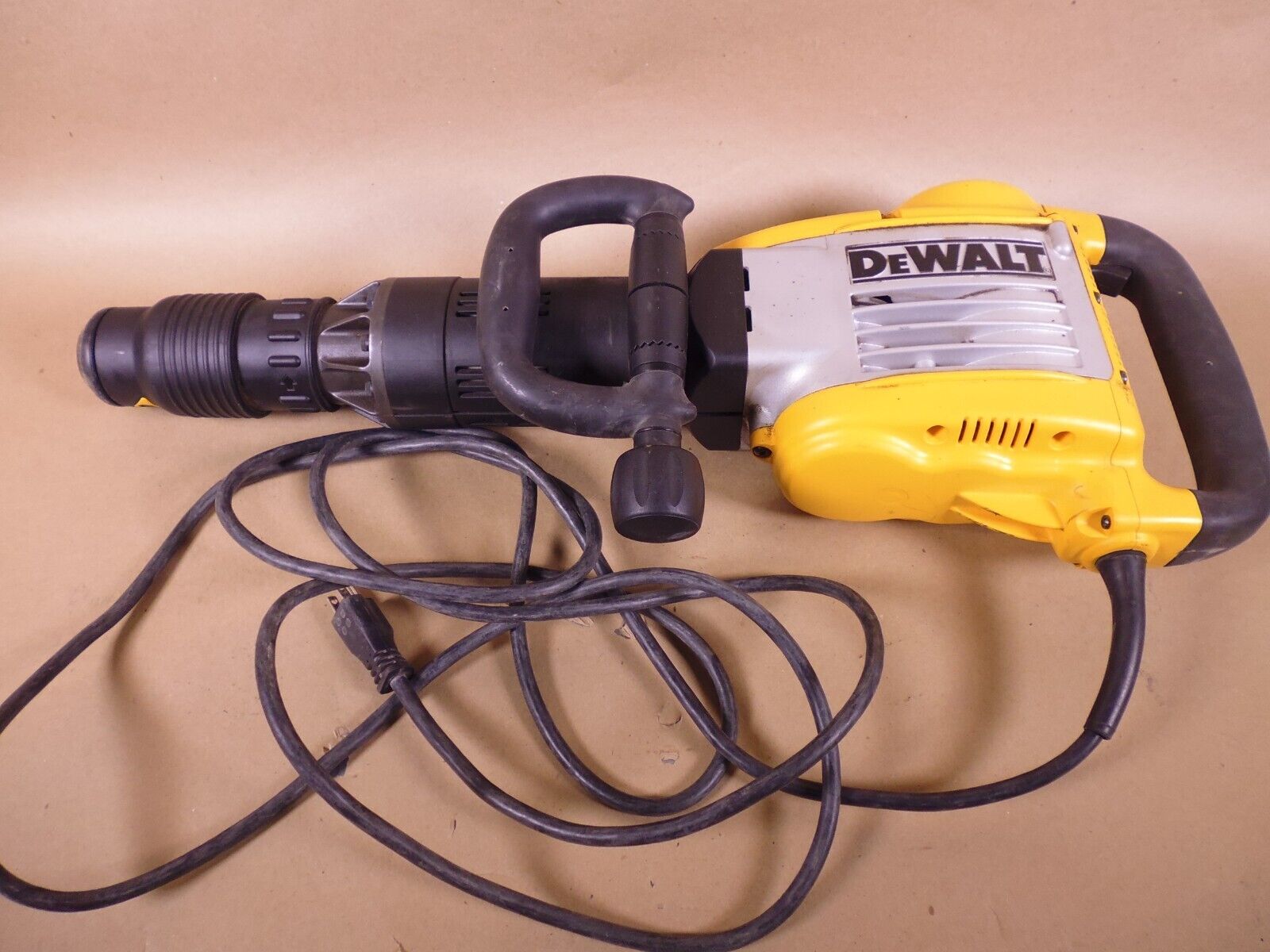 Dewalt D25940 Demolition Breaker Hammer 1620BPM 15A 120VAC w/ Case | Industrial MRO Tools and Replacement Industrial Equipment Components