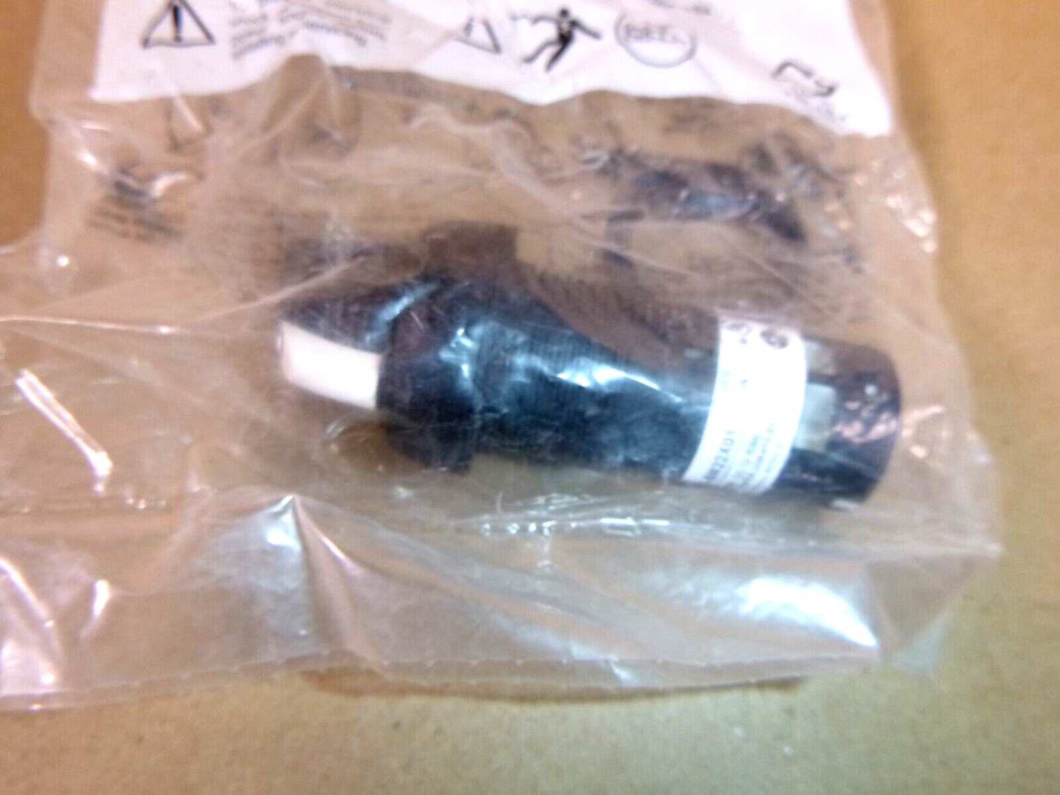 New Sealed Allen-Bradley 800FD-SM22X01 22mm Selector Switch 800F PB Y | Electrical MRO Replacement Parts &amp; Components and Commercial Electrical Supplies Company