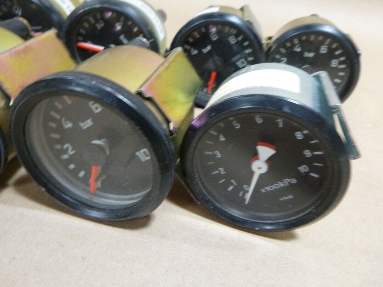 LOT OF 9 - USGI MILITARY MRAP PRESSURE GAGE GAUGE VDO 151/7/16/112 6340601019 | Genuine FMTV Replacement Parts, LMTV Parts For Sale and Military Surplus Medium Tactical Vehicle Parts &amp; Components