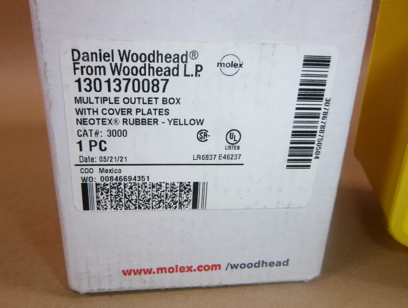 Woodhead Molex 1301370087 Yellow Rubber Box Fits 2-Duplex Receptacles
