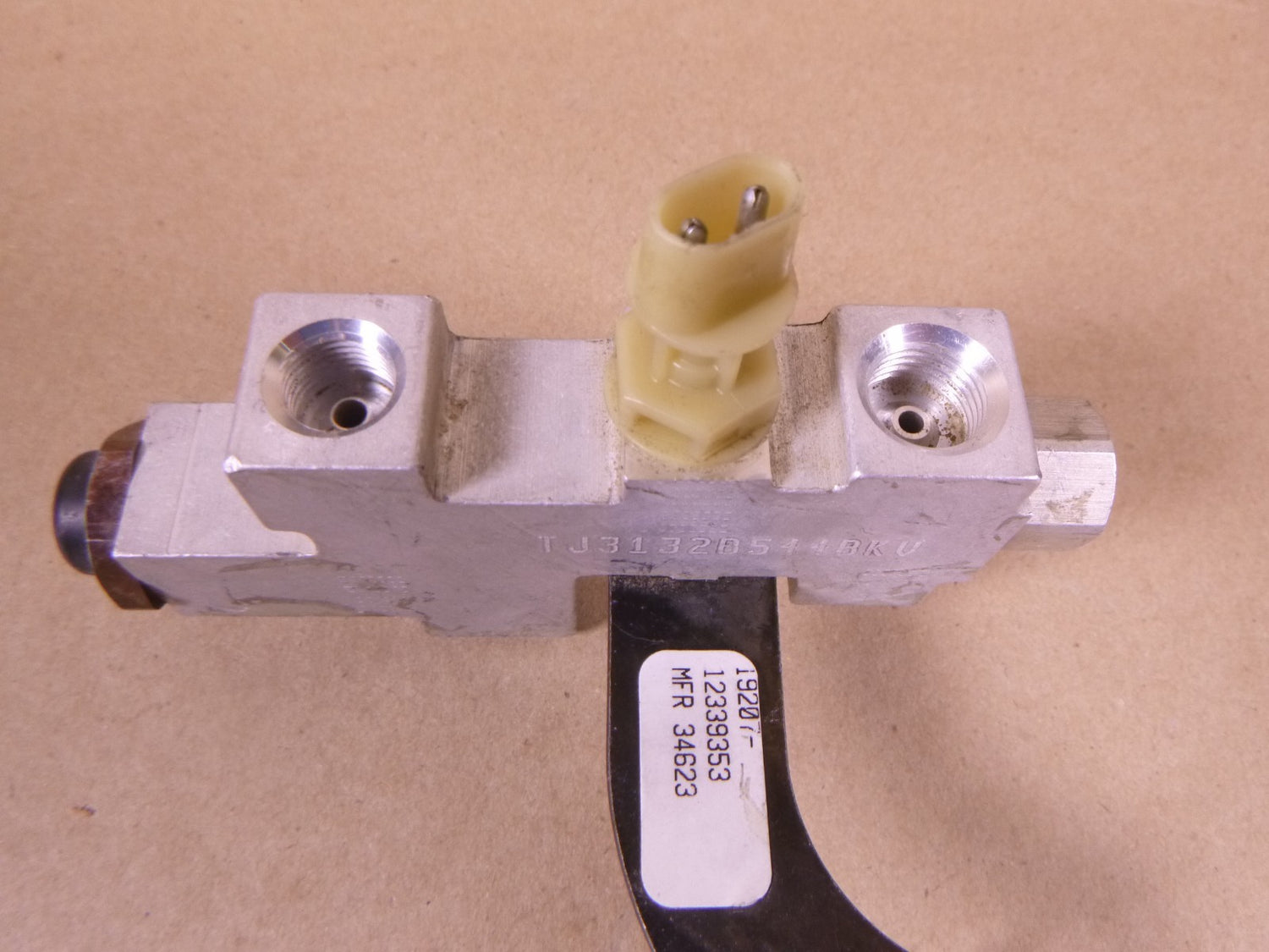 HMMWV M998 Master Cylinder Regulating Valve , 12339353 , 4820-01-186-0822 | Genuine HMMWV Replacement Parts and Military Surplus Humvee Parts &amp; Accessories