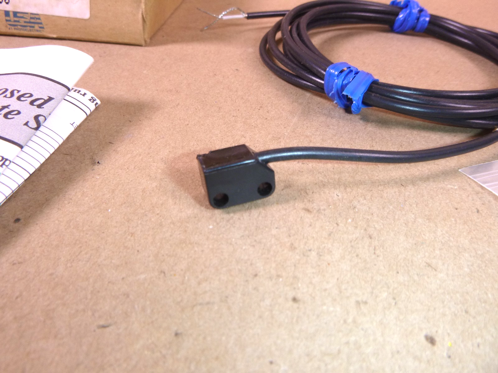 Banner PT300 Remote Sensor Receiver, Opposed Mode, 2.4 m Range, 2m Cable 26540 | Electrical MRO Replacement Parts &amp; Components and Commercial Electrical Supplies Company