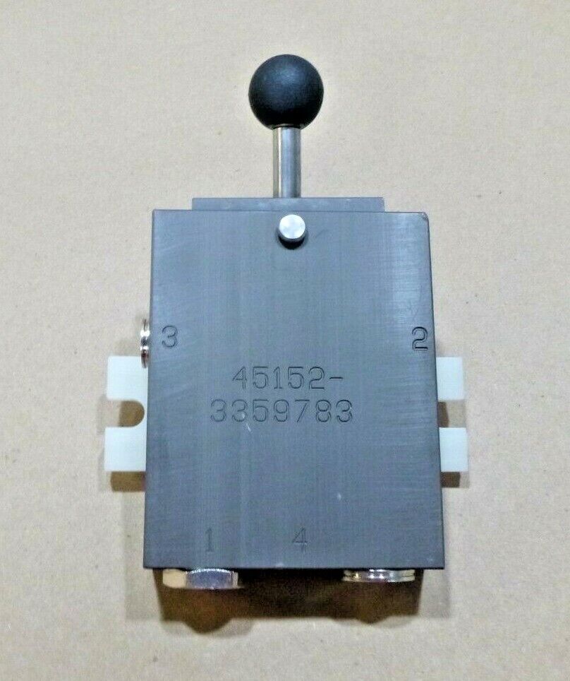 USGI M1076 16.5 TON TRAILER LINEAR DIRECTIONAL CONTROL VALVE OSHKOSH 3359783 | Genuine M35 Military Truck Parts and M939 Cargo Truck Surplus Parts