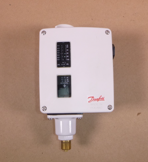 Danfoss RT116 Pressure Switch 017-520366, 4.2-18 Psi, .3-1.3 bar, 30-130 kPa