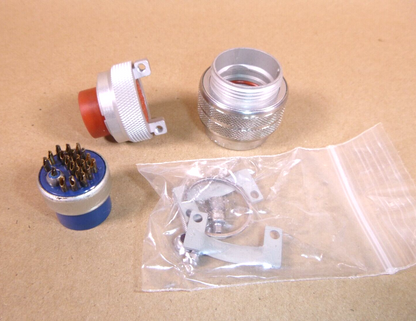 USGI Amphenol Circular Mil Connector 165-62-1017, 5935-01-038-6471 | Electrical MRO Replacement Parts &amp; Components and Commercial Electrical Supplies Company