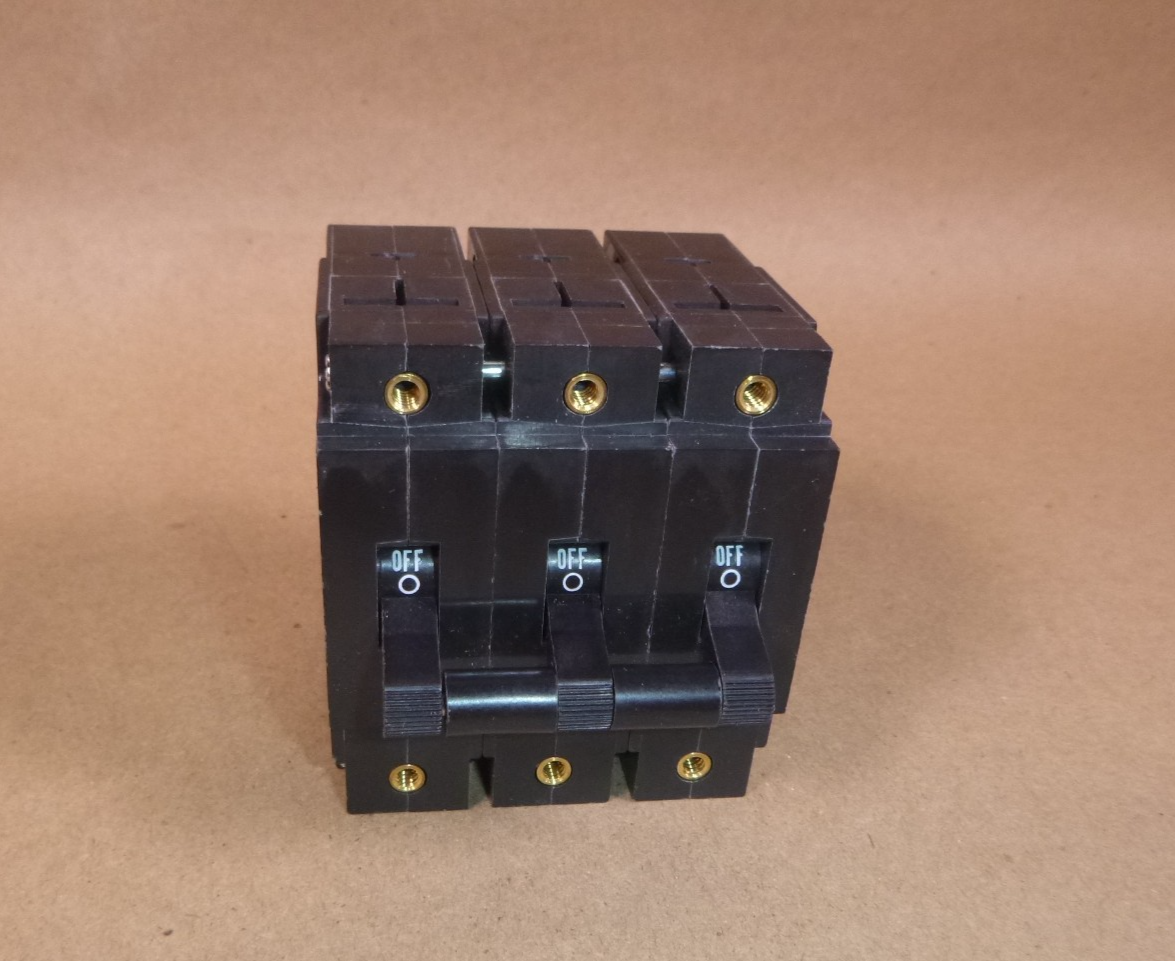 AM3R-D3-LC07D-A-15-3 EATON HEINEMANN Circuit Breaker 15 Amp 3 Pole 250Vac 80Vdc