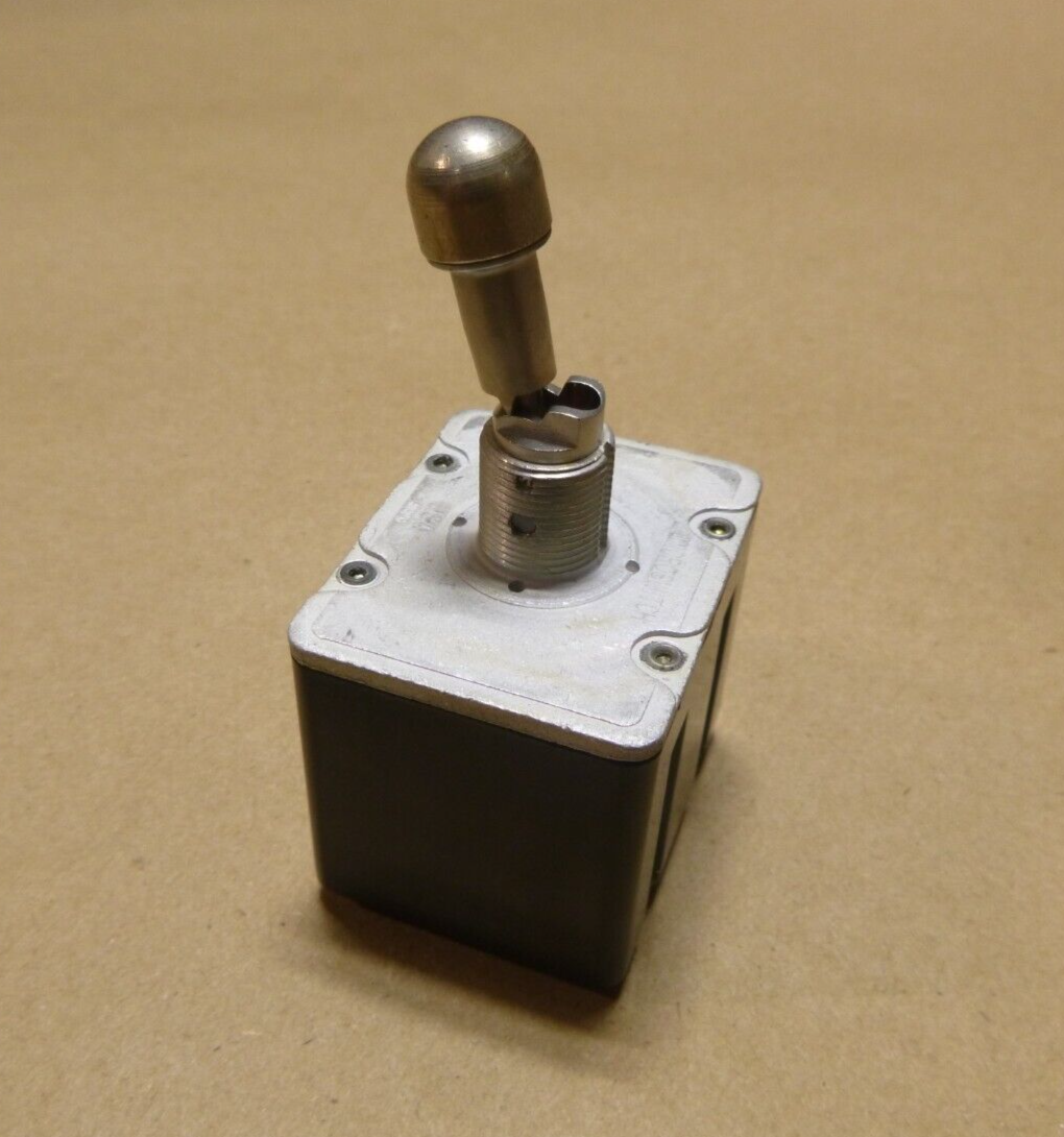 USGI New MS27783-1L Toggle Switch 4PDT 28Vdc / 125Vac, Honeywell 104TL1-12L | Electrical MRO Replacement Parts &amp; Components and Commercial Electrical Supplies Company