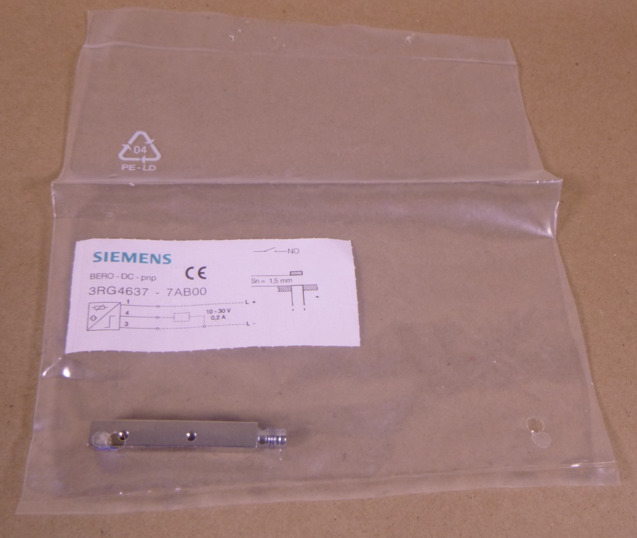 Siemens Bero DC pnp 3RG4637-7AB00 Inductive Sensor 10-30VDC 0.2A | Electrical MRO Replacement Parts &amp; Components and Commercial Electrical Supplies Company